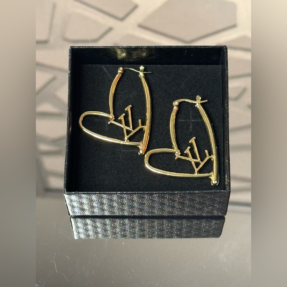 New Arrivals! Lux Fashion Gold Heart-Shaped Earrings